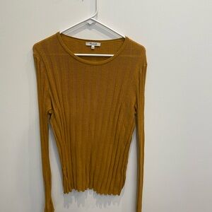 Cutest madewell gold sweater in large! So cozy and thin. In great condition